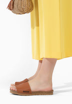 Djilo Kamelfarbene Sandalen mit 1 Riemen